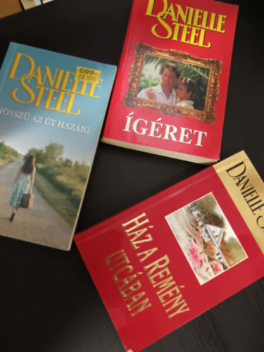 Danielle Steel: Ígéret +Hosszú az út hazáig+Ház a remény utcában 3db antikvár