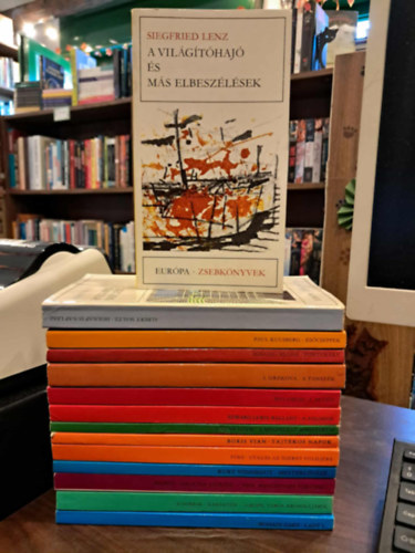 Siegfried Lenz, Albert Maltz, Paul Kuusberg, Ignazio Silone, I. Grekova, Bernard Malamud, Edward Lewis Wallant, Stefan Heym, Boris Vian, Ladislav Fuks, Kurt Vonnegut, Emil Manov, Jurij Scserbak, Romain Gary: Európa Zsebkönyvek (14 db), KÖNYVMENTŐ AJÁNLAT: A világítóhajó és más elbeszélések, Holnap is nap lesz, Esőcseppek, Fontamara, A tanszék, A segéd, A zálogos, A megfelelő magatartás, Tajtékos napok, Utazás az ígéret földjére-Hang a sötétből, antikvár