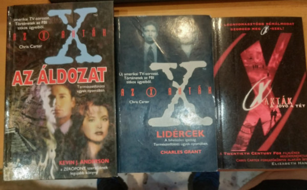 Kevin J. Anderson, Charles Grant, Elizabeth Hand, Chris Carter: 3 db X-Akták: Az áldozat + Lidércek + A jövő a tét antikvár