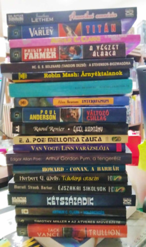 Jack Vance, Arthur C. Clarke, H. G. Wells, Edgar Allan Poe, Robin Mash: 20 db sci-fi/fantasy mű: trullion+Az átverés művészete+Holdrengés+Éjszakai sikolyok+Túlvilági utazás+Conan, a barbár+Arthur Gordon Pym...+Linn varázslója+Mellonta Tauta+Éjfél kapitány+Változó csillag+Interregnum+Marsbéli krónikák+Árnyéktalanok+Biozmagória antikvár