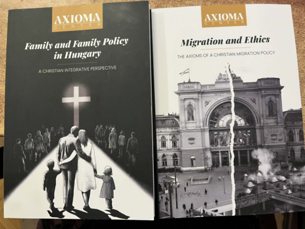 Family and family policy in Hungary + Migration and ethics antikvár