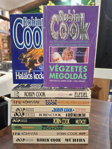 10 db-os Robin Cook KÖNYVMENTŐ AJÁNLAT: Halálos kockázat, Életjel, Halálfélelem, Szfinx, Végzetes megoldás, A gyötrelem éve, Mutáció, Járvány, Agy, Műhiba antikvár