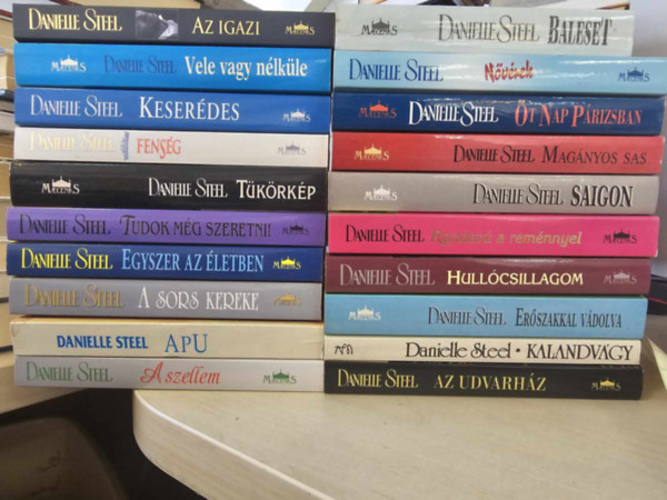 Danielle Steel: 20db Steel KÖNYVMENTŐ AJÁNLAT: Az igazi, Vele vagy nélküle, Keserédes, Fenség, Tükörkép, Tudok még szeretni, Egyszer az életben, A sors kereke, Apu, A szellem, Baleset, Nővérek, Öt nap Párizsban, Magányos sas, Saigon, Randevú a reménnyel, Hullócsillagom, antikvár