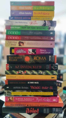 Ethan Hawke, Christina Dodd, Laura Griffin, P. G. Wodehouse, Sophie Kinsella, Bárdos András, Richard Blake: 20 db vegyes tematikájú mű: Ítélet+Havanna királya+Tripla koktél+A napsugár fia+Valaki már öl+Az erdei halál+Talált pénz+Görbüljek meg, ha igazat mondok+Az ínyencklub+Róma/Az összeesküvés+Nincs bocsánat+Szenvedélyes szerető+A baj magassarkúban érkezik+ antikvár