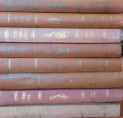 Verne Jules: 8 db Verne könyv: Antifer mester csodálatos kalandjai, Utazás a holdra, A névtelen család, Cirkuszkocsival a sarkvidéken át, A makacs Keraban, Hatteras kapitány, Észak Dél ellen, Világferfordulás könyv