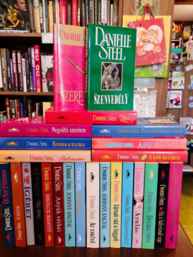 Danielle Steel: Danielle Steel könyvcsomag 25 darabos KÖNYVMENTŐ AJÁNLAT: Szerelem, Szenvedély, Zoya, Megváltó szerelem, Egyszer az életben, Palomino, Ellenállhatatlan erők, Apu, A kör bezárul, Öt nap Párizsban, A birtok, Ígéret, A klón és én, Erkölcsi iránytű, Anyák vét antikvár