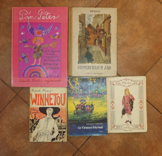 Rudyard Kipling, Karl May, Arkady Fiedler, John F. Burnett, Charles Dickens, J. M. Barrie: 5 klasszikus ifjúsági regény + ajándék: A Dzsungel könyve: Winnetoou, Az Orinoco folyónál, A kis lord, Copperfield Dávid, Pán Péter antikvár