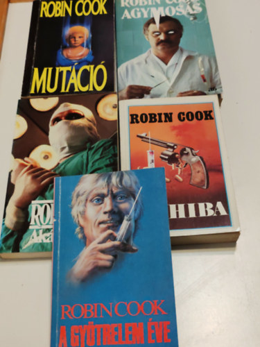 Robin Cook: 5 darab Robin Cook könyv egyben Agymosás,Műhiba,Akár az isten,A gyötrelem éve,Mutáció (Saját képpel) antikvár