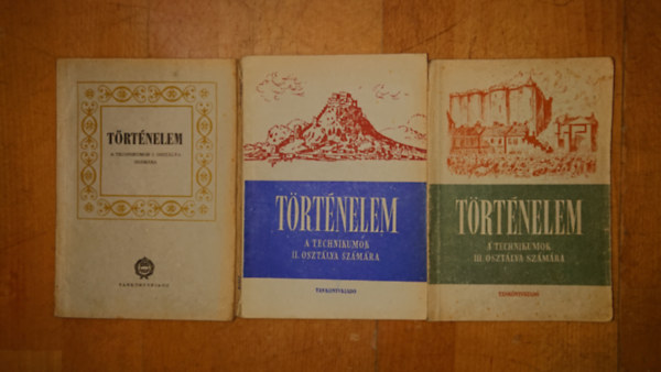 3 történelemkönyv technikumok számára az 1960-as évekből: Történelem a tecchnikumok I. osztálya számára, Történelem a tecchnikumok II. osztálya számára, Történelem a tecchnikumok III. osztálya számára antikvár