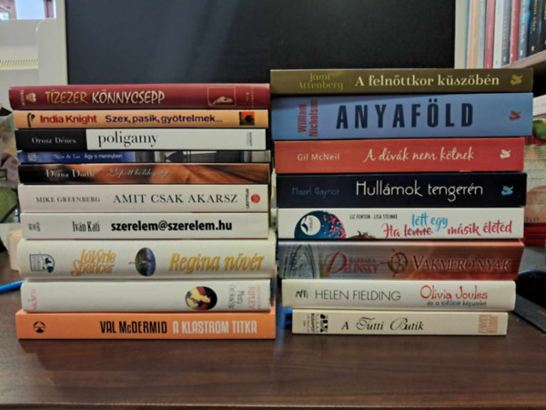 Helen Fielding, Jami Attenberg, Alexandra Ripley, Iván Kati, Mike Greenberg, Elizabeth Kim, India Knight, Orosz Dénes, Diana Dorth, LaVyrle Spencer, Val McDermid, William Nicholson, Gil McNeil, Barbara Delinsky, Judith Krantz, Hazel Gaynor, Liz Fenton- Lisa Steinke: 20 db-os romantikus KÖNYVMENTŐ AJÁNLAT: A felnőttkor küszöbén, Anyaföld , A dívák nem kötnek, Hullámok tengerén, Ha lett egy másik életed, Tízezer könnycsepp - Egy távol-keleti nő emlékiratai, Vakmerő nyár, A klastrom titka - Jane Austen nyomán, antikvár