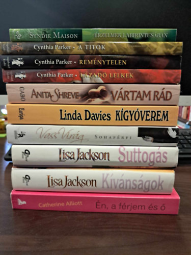 Cynthia Parker, Anita Shreve, Vass Virág, Lisa Jackson, Catherine Alliott: 8 db-os KÖNYVMENTŐ AJÁNLAT: Érzelmek labirintusában, A titok, Reménytelen, Lázadó lelkek, Vártam rád, Kígyóverem, Sohaférfi, Suttogás, Kívánságok, Én, a férjem és ő antikvár
