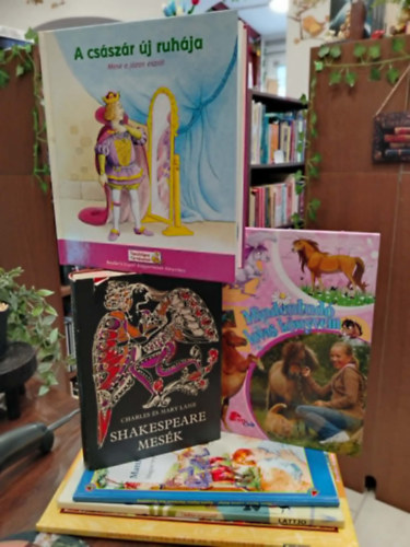 Lattjo (Inter IKEA Systems) Charles és Mary Lamb Reader's Digest PonyClub Illyés Gyula Illyés István: KÖNYVMENTŐ AJÁNLAT, 6 DB. GYEREKKÖNYVEK. Tökéletes összejövetel, Shakespeare-mesék, A császár új ruhája – Mese a józan észről, Mindentudó lovas könyvem, Ludas Matyi / Matthew the Gooseboy, Érdekességek az Árpád-házi királyokról antikvár