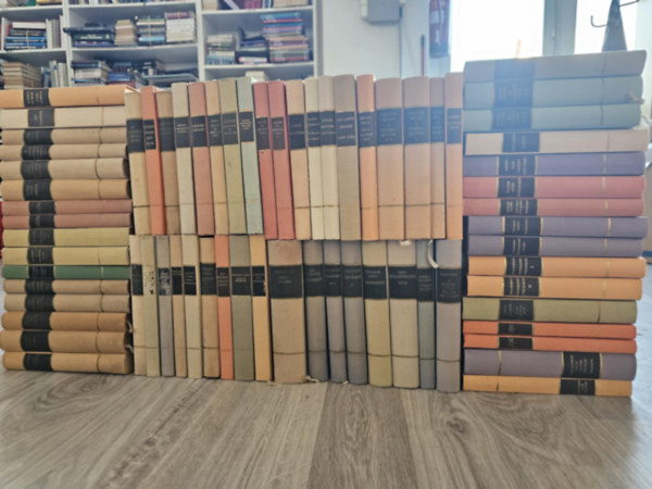 William Makepeace Thackeray, Thomas Hardy, Walter Scott, Romain Rolland, Emily Bronte, Lion Feuchtwagner, Giovanni Boccaccio, Lev Tolsztoj, Fjodor Mihajlovics Dosztojevszkij, Emil Zola, Ilf-Petrov, Alberto Moravia, Thomas Mann, Nikosz Kazantzakisz, Victor Hugo, Anton Pavlovics Csehov, Aldous Huxley, Charles Dickens: 68db a Világirodalom remekei sorozatból, benne több kötetes művekkel, KÖNYVMENTŐ AJÁNLAT antikvár