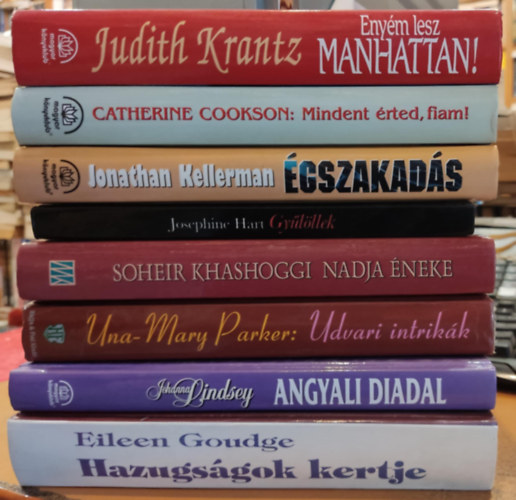 Judith Krantz, Catherine Cookson, Jonathan Kellerman, Josephine Hart, Soheir Khashoggi, Una-Mary Parker, Johanna Lindsey: 8 db romantikus: Enyém lesz Manhattan!; Mindent érted, fiam!; Égszakadás; Gyűlöllek!; Nadja éneke; Udvari intrikák; Angyali diadal; Hazugságok kertje antikvár