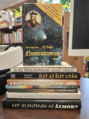 Erika Cheetham, Dimitrij Mereskovszki, Thorwald Dethlefsen, Dr. Debreczeni László, Mark Amaru Pinkham, Hanns Kurth: 8 db-os ezotéria KÖNYVMENTŐ AJÁNLAT: A nagy Nostradamus könyv, Kelet titkai Egyiptom - Ozirisz Menekülés Egyiptomba, A Föld mennyei ujjongása, Babilon - Tammúz A bölcsek imádása, A megsebzett nőstény,  Élet az élet után, A világ legnagyobb sámánjai, antikvár