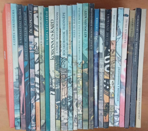 D. Major Klára, Szabó Miklós, Lengyel Balázs, R. Szabó Jenő, Hegedüs Géza, Márkus István, Zalka Miklós, Makkai László, Fekete Sándor, Varga Domokos, László Gyula, Fekete Gyula, R. Várkonyi Ágnes, Földes Péter, Varga Domokos-Csaba József, Falus Róbert, Gondos Ernő, Randé Jenő, Erdődy János, Varga Domokos-Vekerdi László: 25 db a Képes Történelem sorozatból könyv