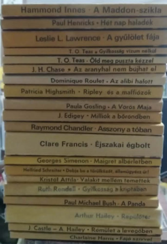 Charlaine Harris, Arthur Haley, Ruth Rendell, Kristóf Attila, Georges Simenon, Clare Francis, Raymond Chandler, Paula Gosling, Patricia Highsmith, T. O. Teas, Leslie L. Lawrence, Hammond Innes, Paul Henricks: 20 db-os KÖNYVMENTŐ AJÁNLAT, Albatrosz krimi: A Maddon-szikla+ Hét nap haladék+ A gyűlölet fája+ Gyilkosság vízum nélkül+ Öld meg puszta kézzel+ Az aranyhal nem bújhat el+ Az alibi halott+ Ripley és a maffiózók+ A Vörös Maja+ Milliók a bőröndben+ antikvár