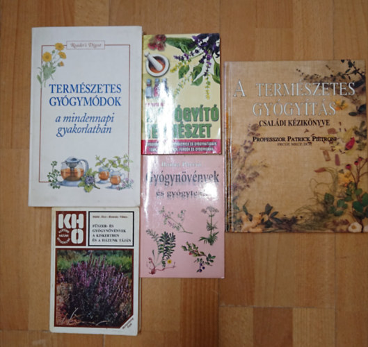 Máthé Ákos-Romváry Vilmos, Hanna Parrot, Berente Ági, Patrick Pietroni: 5 könyv a gyógynövényekről: A gyógyító természet, Gyógynövények és gyógyteák, Fűszer- és gyógynövények a kiskertben, Természetes gyógymódok a gyakorlatban, A természetes gyógyítás családi kézikönyve antikvár