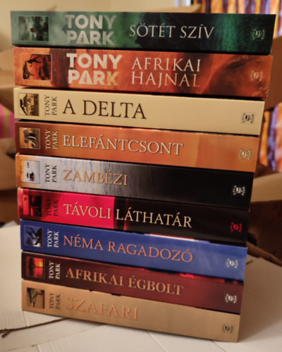 Tony Park: Tony Park könyvgyűjtemény (9 db könyv) / Zambézi, Távoli láthatár, Elefántcsont, Sötét szív, Néma ragadozó, A Delta, Afrikai hajnal, Afrikai égbolt, Szafari antikvár