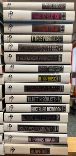 John Altman, Steve Alten, Jeffrey Archer, Malcolm Bell, Peter Blauner, Nicholas Coleridge, Peter Clement, John Conolly, Frank Delaney, Michael C. Eberhardt, Allan Folsom, G. M. Ford, J. F. Freedman, Stephen Frey, Andrew Goliszek, James Grippando, Joseph R. Garber, John Hart, Stephen Horn, Greg Iles, Patrick Lynch, David Lindsey, Charles Lichtman, Phillip Margolin, Brian Moore, Steve Martin, John J. Nance, Douglas Preston-Lincoln Child, Michael Ridpath, P. L. Sulitzer, Stephen White, Robin White, David Yallop: 53 db Világsikerek: Kémek játéka, Harc az életért, A lázadó góliát, Titkos formula, A szigorúan őrzött ház, A tizenegyedik parancsolat, Végső búcsú, A nap hőse, A sárkány hálójában, Tiltott kísérletek, Arctalan démonok, Az ametiszt szobrok, antikvár