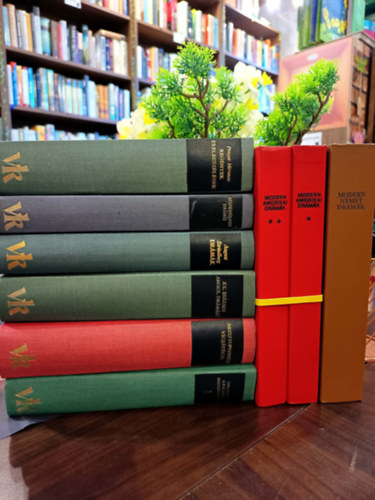 Johann Jakob Grimmelshausen, Arisztophanész, Miller-O'Neill-Hellman-Albee, August Strindberg, Aiszkhülosz: Világirodalmi 8 darabos könyvcsomag: A kalandos Simplicissimus I., Arisztophanész vígjátékai, XX. századi angol drámák, Nem félünk a farkastól - Modern amerikai drámák 1-2., Drámák (Strindberg), Aiszkhülosz drámái, antikvár