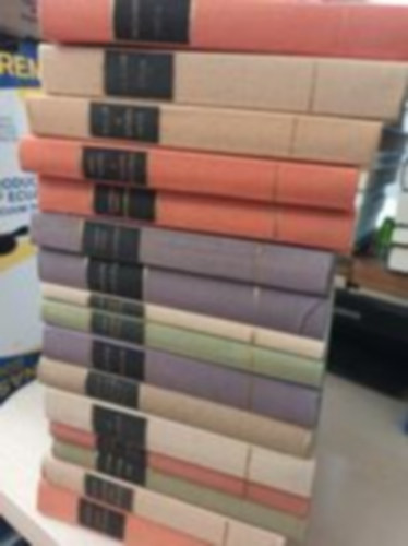 Guy De Maupassant, H.G: WELLS, Franz Werfel, Navarrai Margit, Ernest Hemingway, Leonhard Frank, Gorkij Makszim, Balzac, Aragon, Victor Hugo, Joseph Conrad: 16db a Világirodalom remekei sorozatból: A szépfiú +Messzi utca+ A bűvös bolt+ A nápolyi testvérek+ Heptameron+ Lidércfény+ Hemingway elbeszélések+ Jézus tanítványai+ Gyermekkorom+ Az este hangjai+ A tizenhármak története+ Az üldöző+ A hamis Nero+ könyv