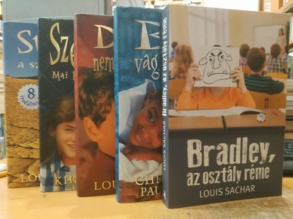 Louis Sachar, Kirsten Boie, Christopher Paul Curtis: 5 db ifjúsági regény: Bradley, az osztály réme; Bud vagyok, uram!; David nem hagyja magát; Stanley, a szerencse fia; Szerepcsere (Mai koldus és királyfi) antikvár