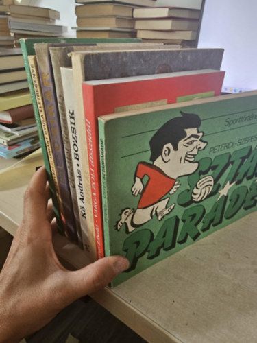 Peterdi-Szepes, Bartus László, Hámori Tibor, Kő András, Hidegkuti Nándor, Fekete Pál, Simon István, Pongrácz György: 7 db labdarúgással kapcsolatos könyv, KÖNYVMENTŐ AJÁNLAT: Sztár parádé+ Varga Zoli diszidál+ Puskás+ Óbudától Firenzéig+ Csikar+ Lóri+ Puha vagy Jenő antikvár