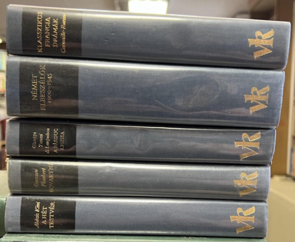 Aleksis Kivi, Gustave Flaubert, Giuseppe Tomasi Di Lampedusa, Corneille-Racine, Theodore Dreiser, Luís de Camoes, Charles de Coster, H.B. Stendhal, Nathaniel Hawthorne, Wladyslav Stanislav Reymont, W.M. Thackeray, Walter Scott, Anatole France, Ivan Turgenyev, Jack London, Jens Peter Jacobsen, Emily Brontë, Alessandro Manzoni, Prosper Mérimée, Henry Fielding: 26 db Világirodalom klasszikusai (Új sorozat) kötet: A hét testvér, Bovaryné, A párduc - Lighea, Német elbeszélők 1900-1945, Klasszikus francia drámák, Amerikai tragédia, A lusiadák, Thyl Ulenspiegel, Vörös és fekete, Klasszikus francia kisregények, antikvár