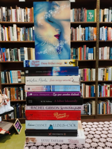 Molloy, A.j., Taylor, Lulu, Rebecca Chance, Tina Reber, Rachel Gibson, W.W. Hallway, Katie Francoise, Dorothea Benton Frank, Katie Fforde, Simona Ahrnstedt, Susan Wiggs, Oravecz Nóra: Romantikus könyvcsomag 12 darabos KÖNYVMENTŐ AJÁNLAT: X története, Titokzatos szerencse, Luxus és csók, Rögtönzött szerelem, Szerelmi katasztrófák, A bíbor lakosztály, Egy igaz szerelem története, Magányos nők klubja, Száz boldog esküvőm, Egyetlen éjszaka antikvár
