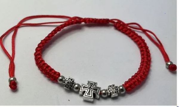 Piros szerencse karkötő talpas kereszttel ajándék