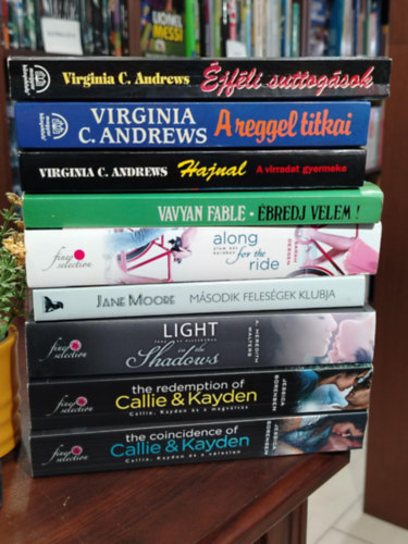 Jessica Sorensen, A. Meredith Walters, Sarah Dessen, Vavyan Fable, Virginia C. Andrews: KÖNYVMENTŐ AJÁNLAT, 9 DB. Szórakoztató irodalom. Callie, Kayden és a véletlen, Light in the Shadows, The Redemption of Callie & Kayden - Callie, Kayden és a megváltás, Második feleségek klubja, Álom két keréken, Ébredj velem!, Hajnal - A virradat gyermeke antikvár