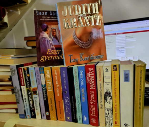 Judith Krantz, Jean P. Sasson, Charlotte Brontë, Katherine Stone, Annie Hawes, Sophie Gee, Gigi Levangie Grazer, Danielle Steel, Amanda Quick, Alissa Altamira, Beth Hoffman, William Sutcliffe, Gül Irepoglu, Christine Mangan, Sandra Brown, Sáringer Károly, Rácz Zsuzsa: 20db romantikus kötet, KÖNYVMENTŐ AJÁNLAT: Tessa Kent ékszerei+ Ester gyermeke+ A lowoodi árva+ Titkok+ Szerelem az olajfák között+ Botrányos viszonyok+ A férfifaló+ Enyém lesz Manhattan+ Örökség+ A zöld kristály+ Ne játssz a tűzzel+ Az ágyas+ antikvár